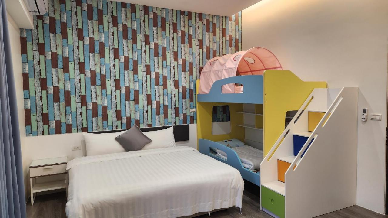 Vierbettzimmer mit Badewanne