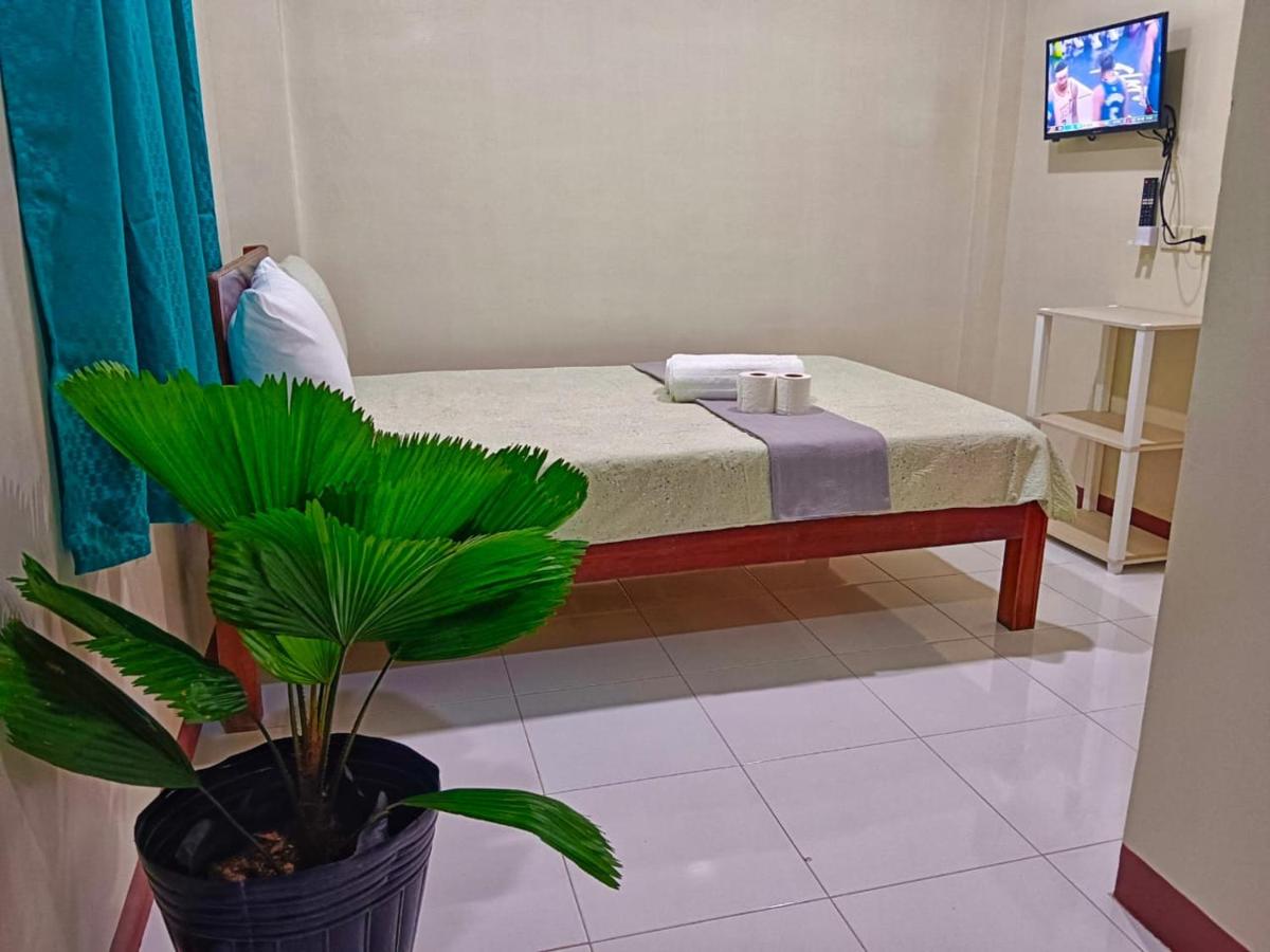 B&B Cabuntog - #2 Green Room Inn Siargao - Bed and Breakfast Cabuntog