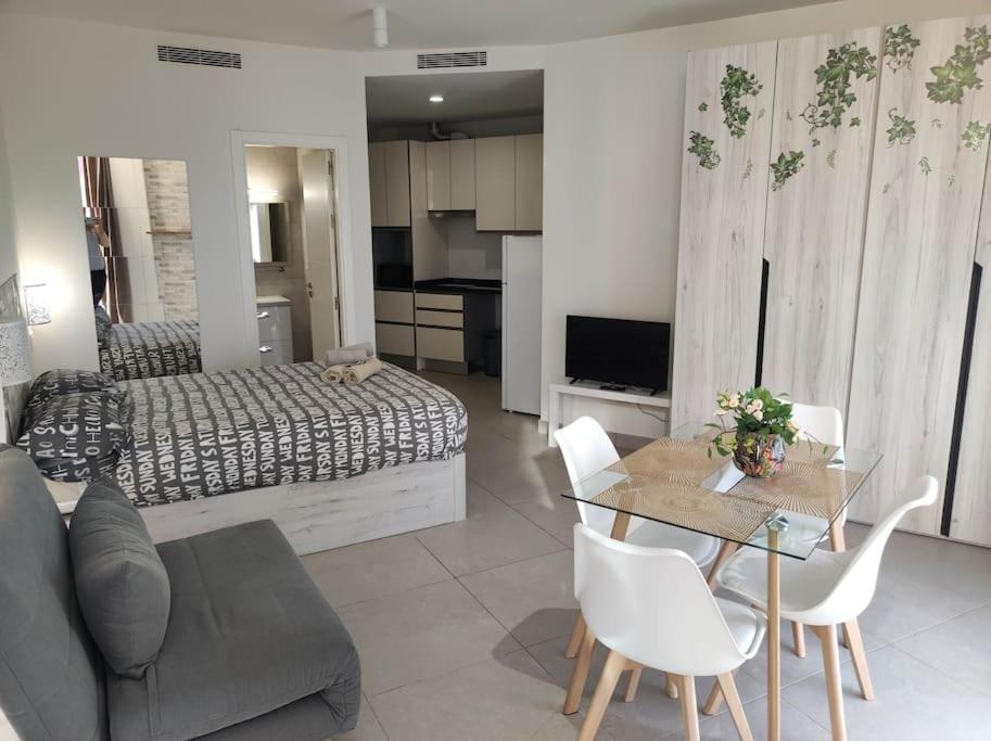 Nuevo estudio con parking gratis - B&B Málaga