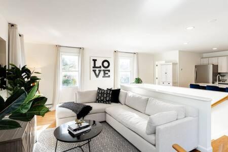 Cape Escape - Springtime Golfing & Walk to The Bay! - B&B Mashpee