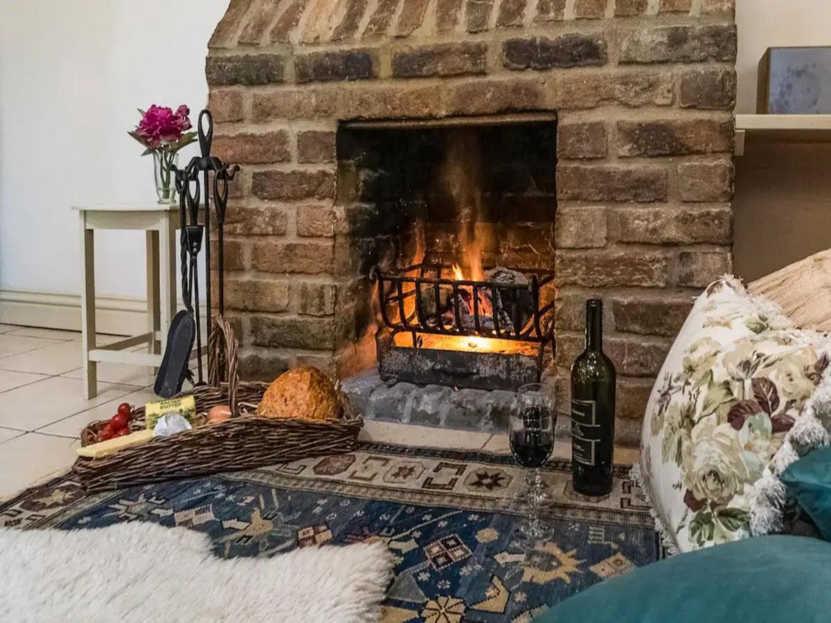 B&B Wedmore - Pass The Keys Wilf's Barn, Wedmore a romantic cottage for two - Bed and Breakfast Wedmore