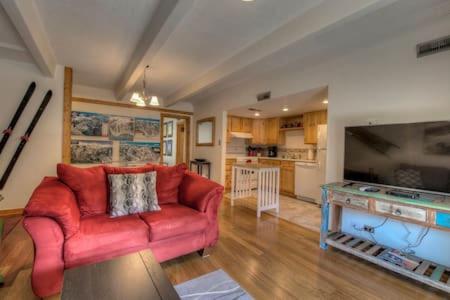 Ski Breck Condo Clubhouse and Free Breck Shuttle - B&B