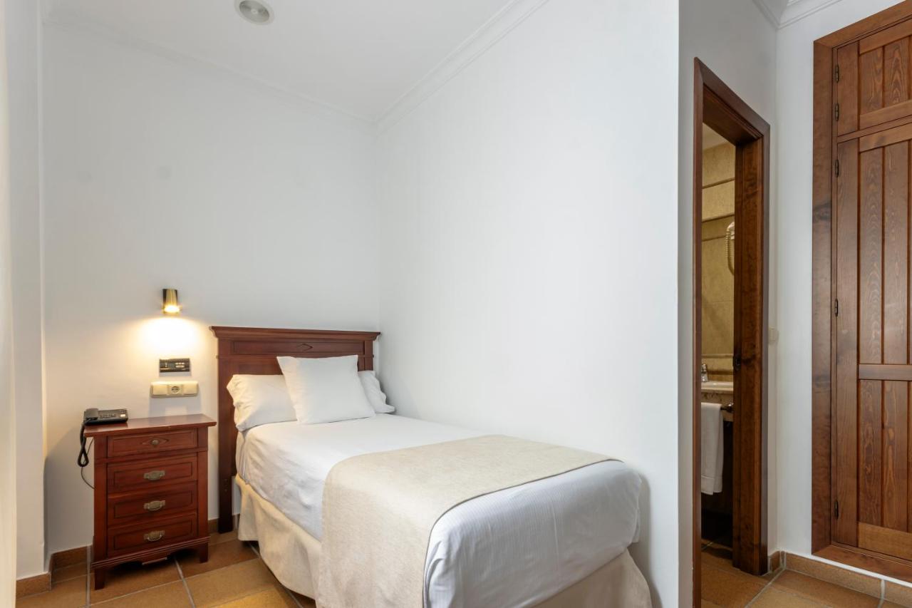 Hostal La Muralla - B&B Zahara de los Atunes
