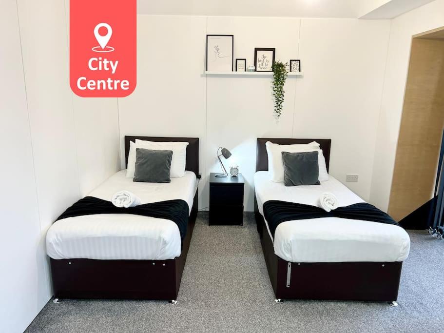 Large Townhouse 5 Beds with Two Parking Spaces - Manchester City Centre - B&B