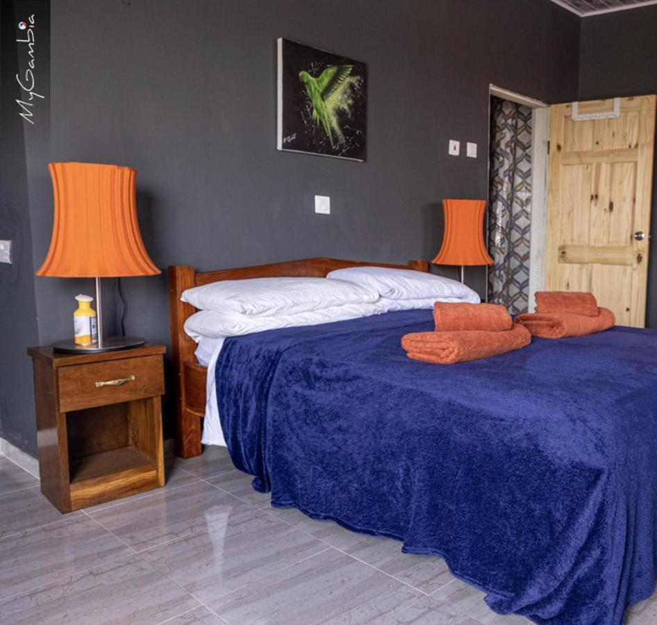 Seaview - Sleeps 3 - Access to Beach - Bakau