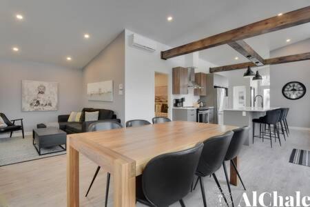 Archibald - Cozy avec spa, sauna, piscine - B&B Pont-Rouge