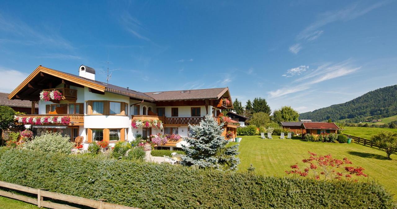 B&B Ruhpolding - Haus Jäger Ferienwohnungen mit Indoor-Pool - Bed and Breakfast Ruhpolding