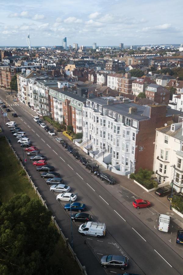Stunning, Spacious & Cosy 2-Bedroom Southsea Apartment, with Great Panoramic Views, Free Parking Permit, Sleeps 4 SUMMER SPECIAL OFFER - by Blue Puffin Stays - Chambres d'hôtes Portsmouth