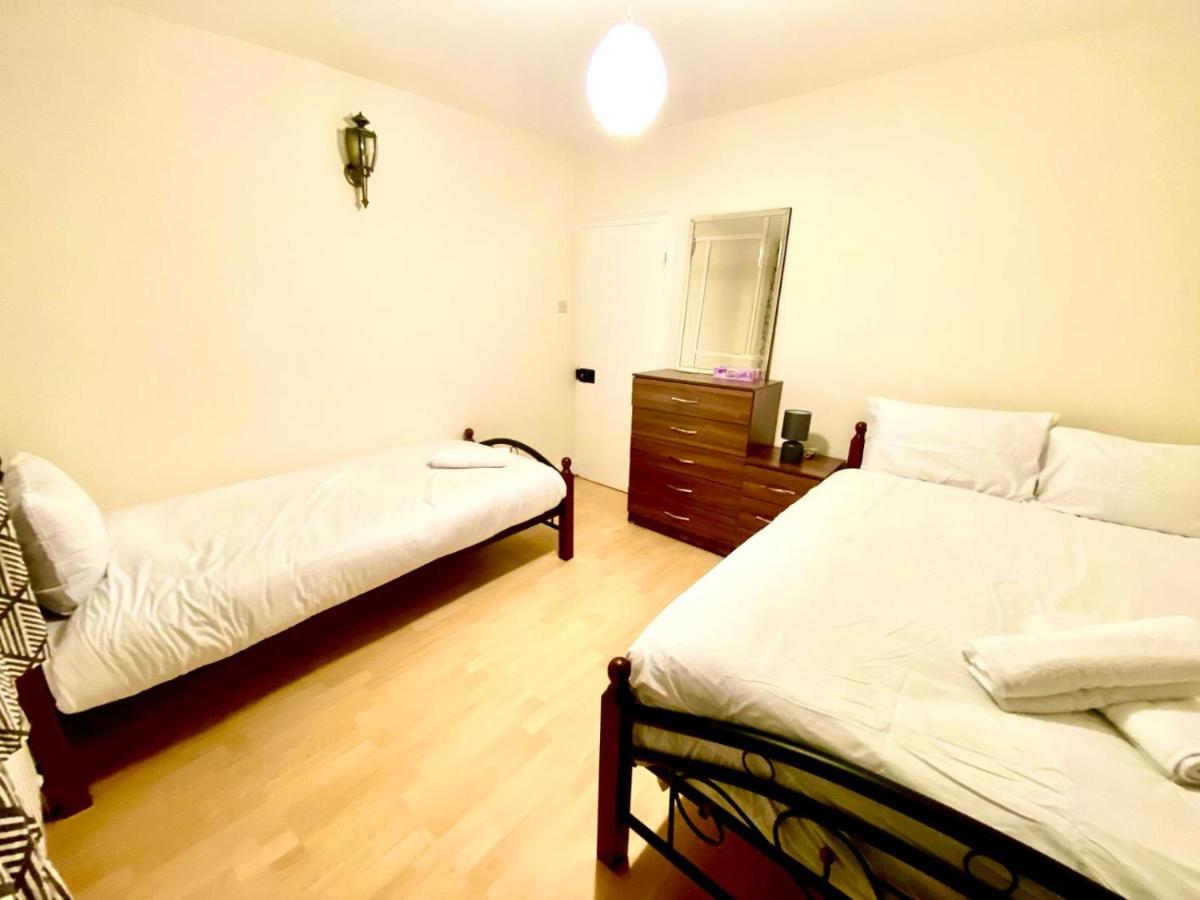 Spacious Two Bedroom house on Ground Floor in Ealing London - B&B Borgo londinese di Ealing