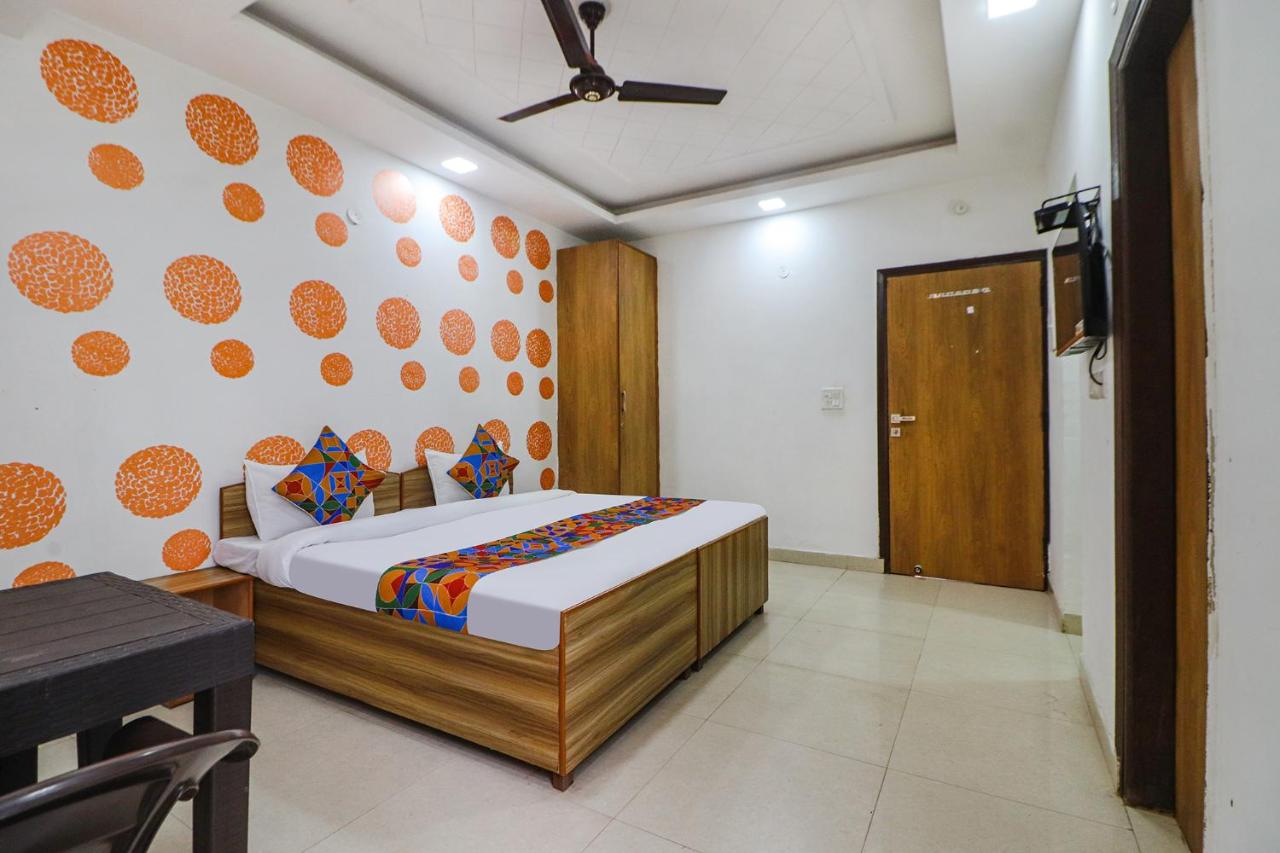 B&B New Delhi - FabExpress Abode Inn - Bed and Breakfast New Delhi