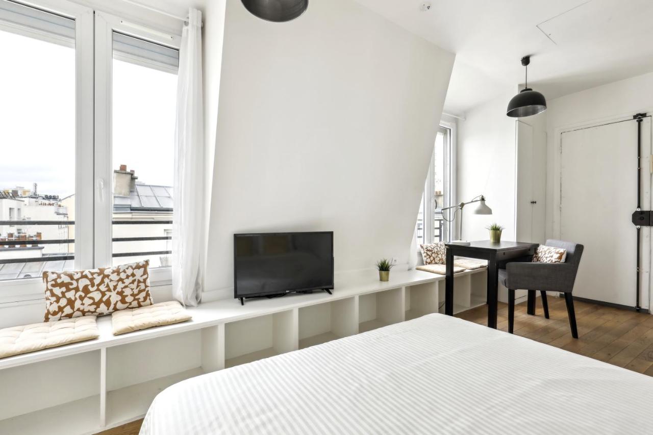 Bright top floor studio near Pere Lachaise - Chambres d’hôtes Paris