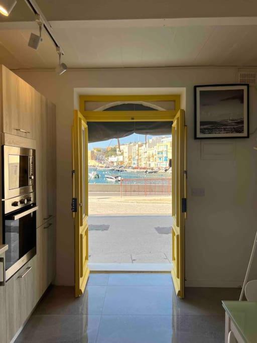 Sea Front Studio with Valletta Views - B&B