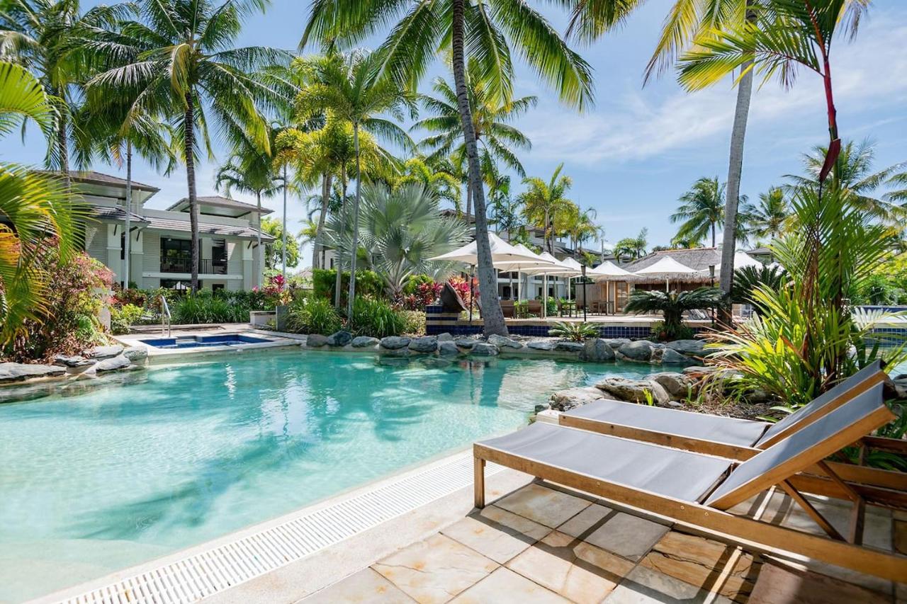 Poolside Relaxation - Resort Retreat with Beach Access - Ferienwohnung