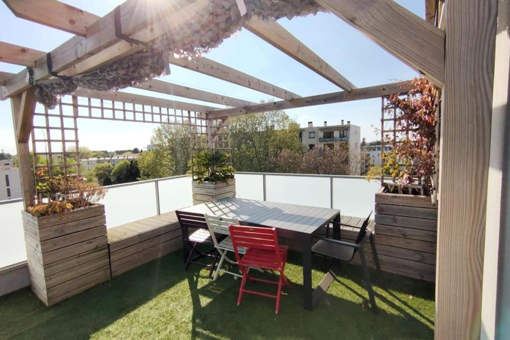 B&B Nantes - Le Nid : Rooftop moderne surplombant la ville - Bed and Breakfast Nantes