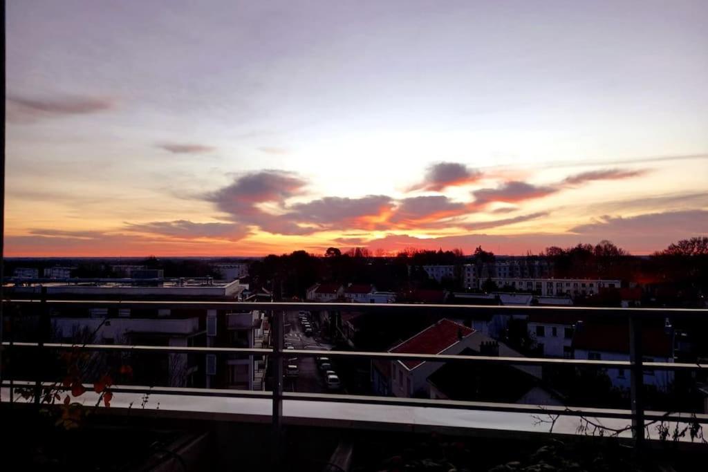 Le Nid : Rooftop moderne surplombant la ville - B&B