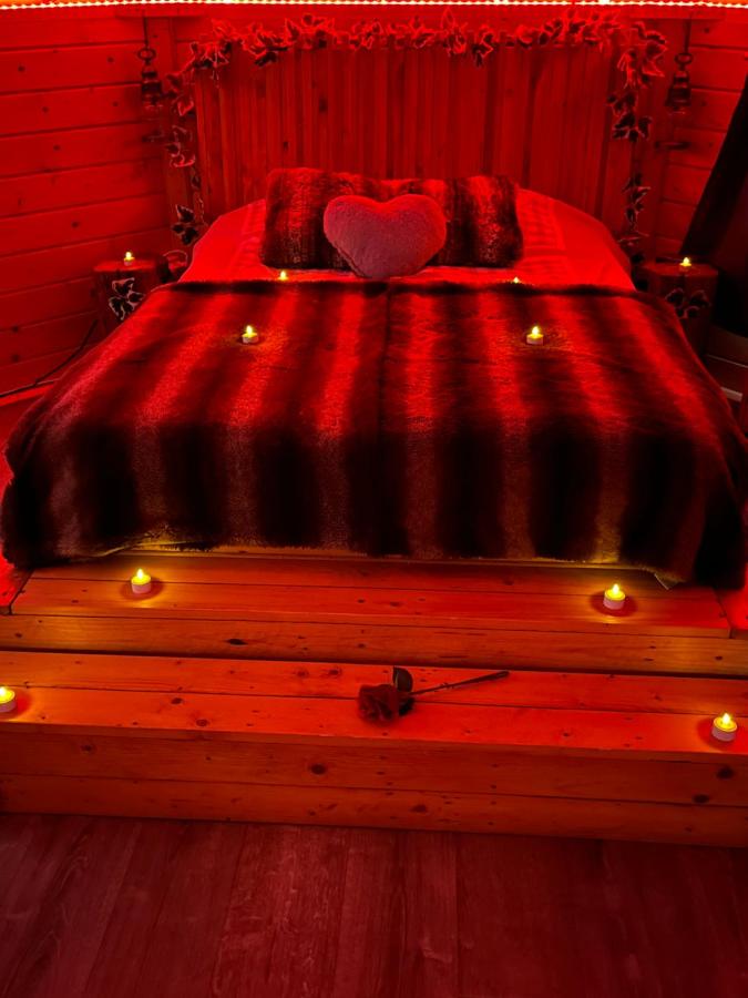 Chalet Kota Lovers Nest - Bed and Breakfast Urbès