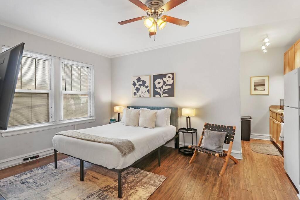 B&B Chicago - City Charm Studio Apartment - Kenwood 205 - Bed and Breakfast Chicago