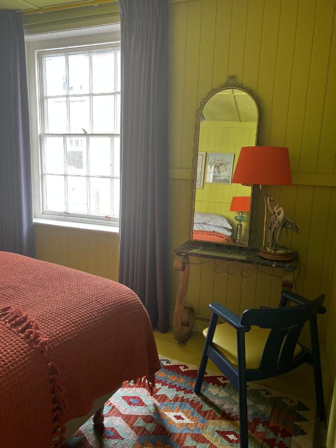 Georgian Russell - Bed and Breakfast Hastings