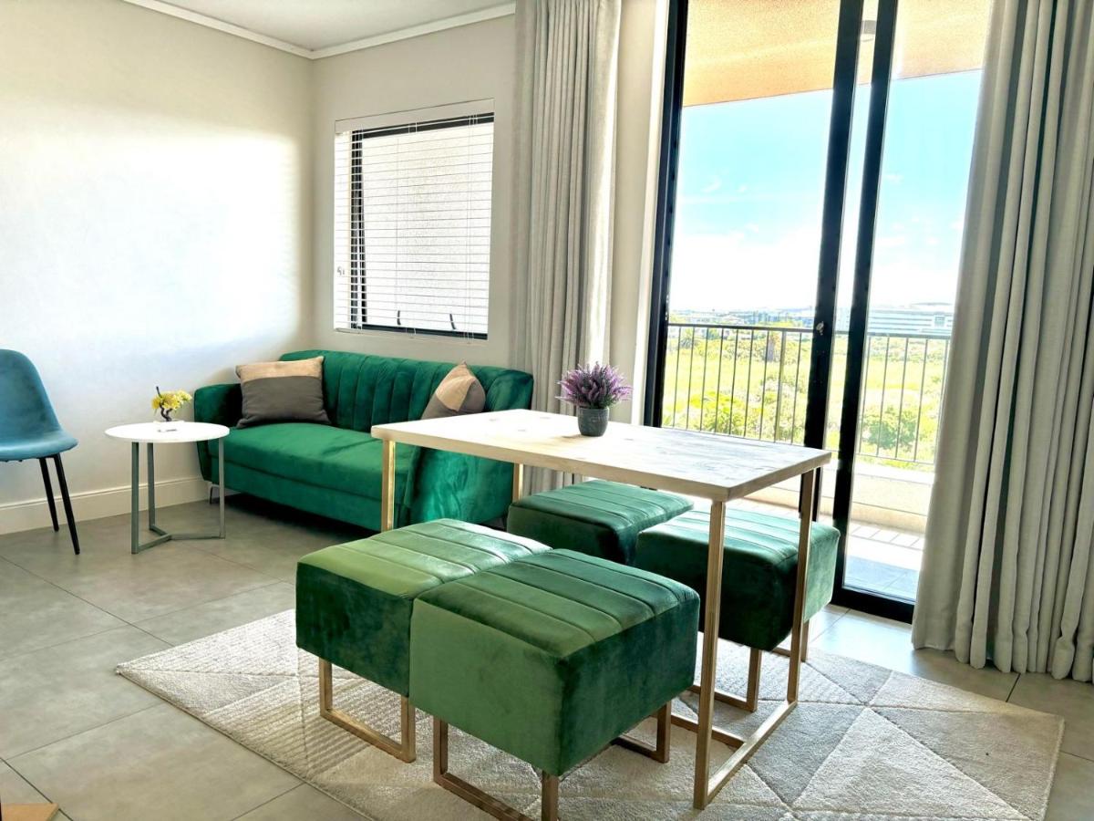 Stylish apartment near canal walk mall in century city - B&B Città del Capo