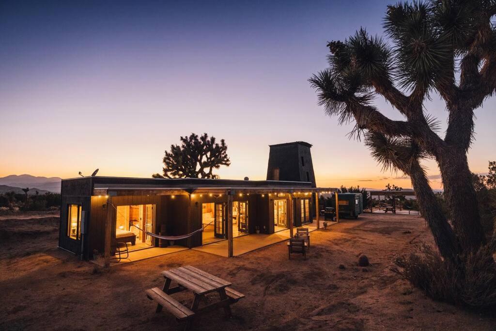 Joshua Tree Hidden Tower * Views - Landmark - B&B