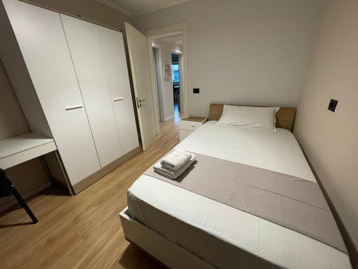 ROV APARTMENTS - Bed and Breakfast Tirana