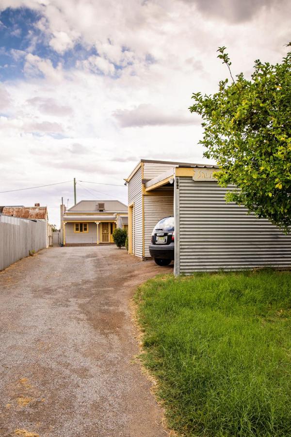 B&B Broken Hill - SaltBush Cottage - Bed and Breakfast Broken Hill