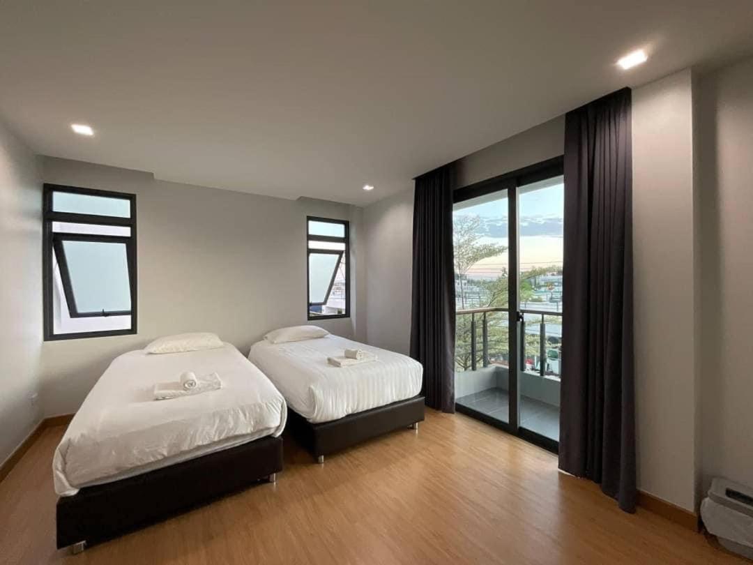 Twin Room with Private Bathroom