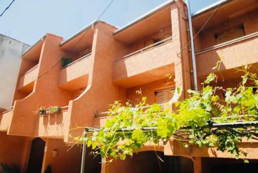 Private and calm maisonette 2' walk to the beach - Bed and Breakfast