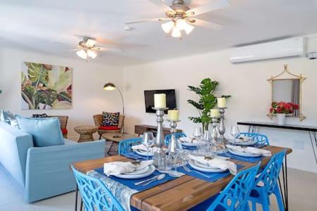 Hospitality Expert CHA3 - Pool Beach Hip-Strip - Bed and Breakfast