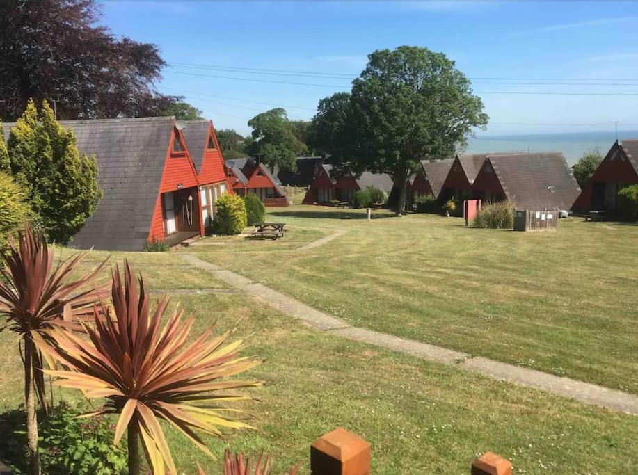 B&B Kingsdown - Chalet 40 Kingsdown Holiday Park with Sea Views - Bed and Breakfast Kingsdown