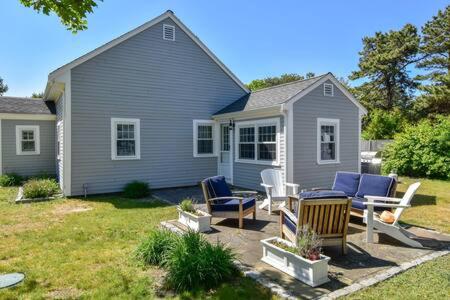 B&B Yarmouth - Walk 100 Yards to Windmill Beach! - Bed and Breakfast Yarmouth