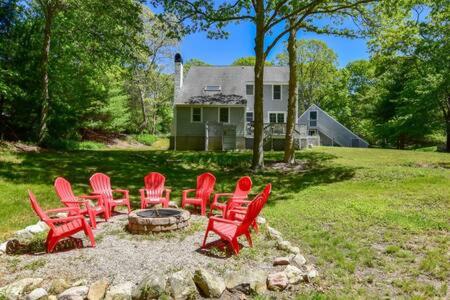 B&B Barnstable - Spacious Stone Fire Pit Game Room A C - Bed and Breakfast Barnstable