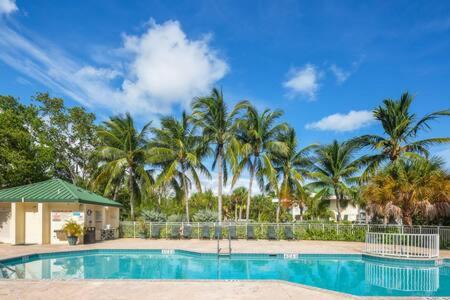 B&B Key West - NEW Grenada Suite - Parking Pool & Pets 209 - Bed and Breakfast Key West