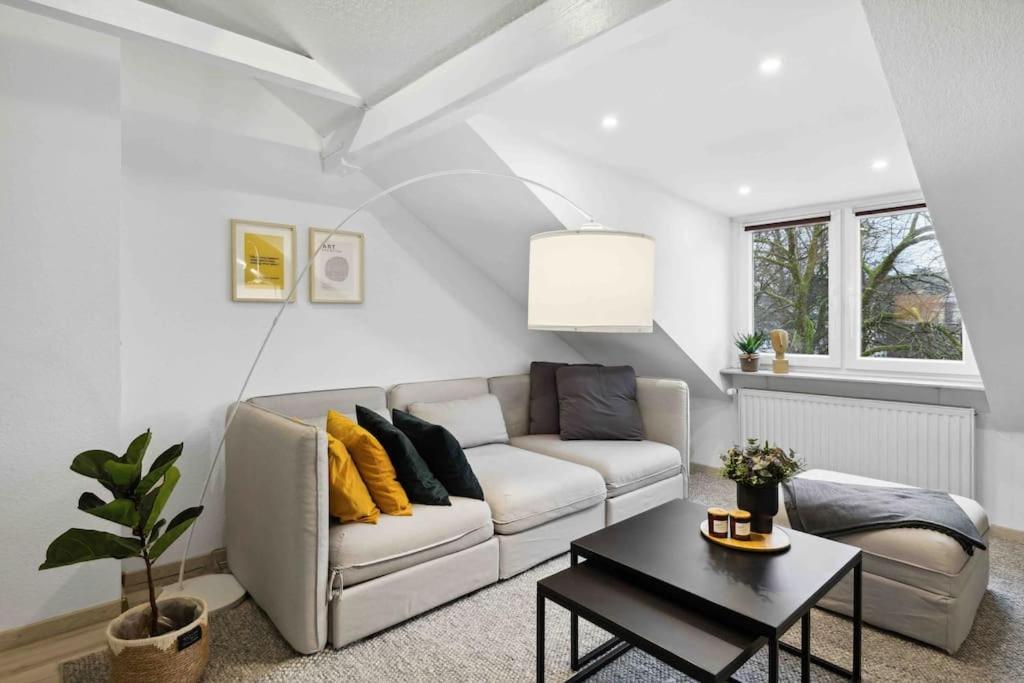 Dachgeschosstraum Ronsdorf - Nähe DUS & Dortmund & Köln & Essen - B&B