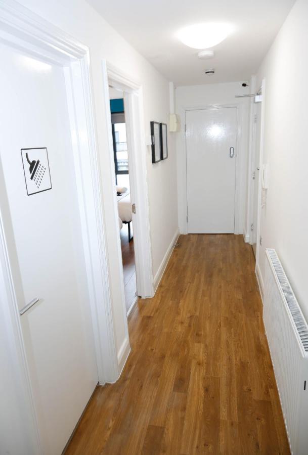 New Luxury Apartments in Central Location Next to Shops, Cafes, Bars & Metro - Ferienwohnung London