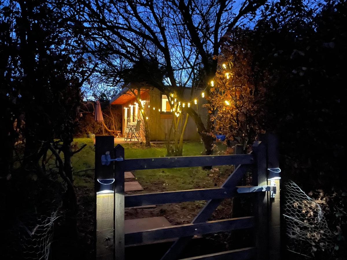 B&B Stourbridge - Cedar Cabin Holiday Let - Kinver - Bed and Breakfast Stourbridge