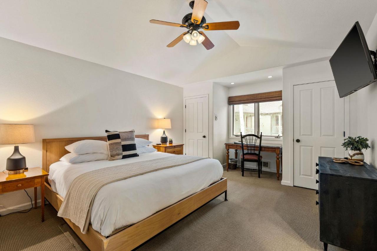 Deluxe One-Bedroom Cottage