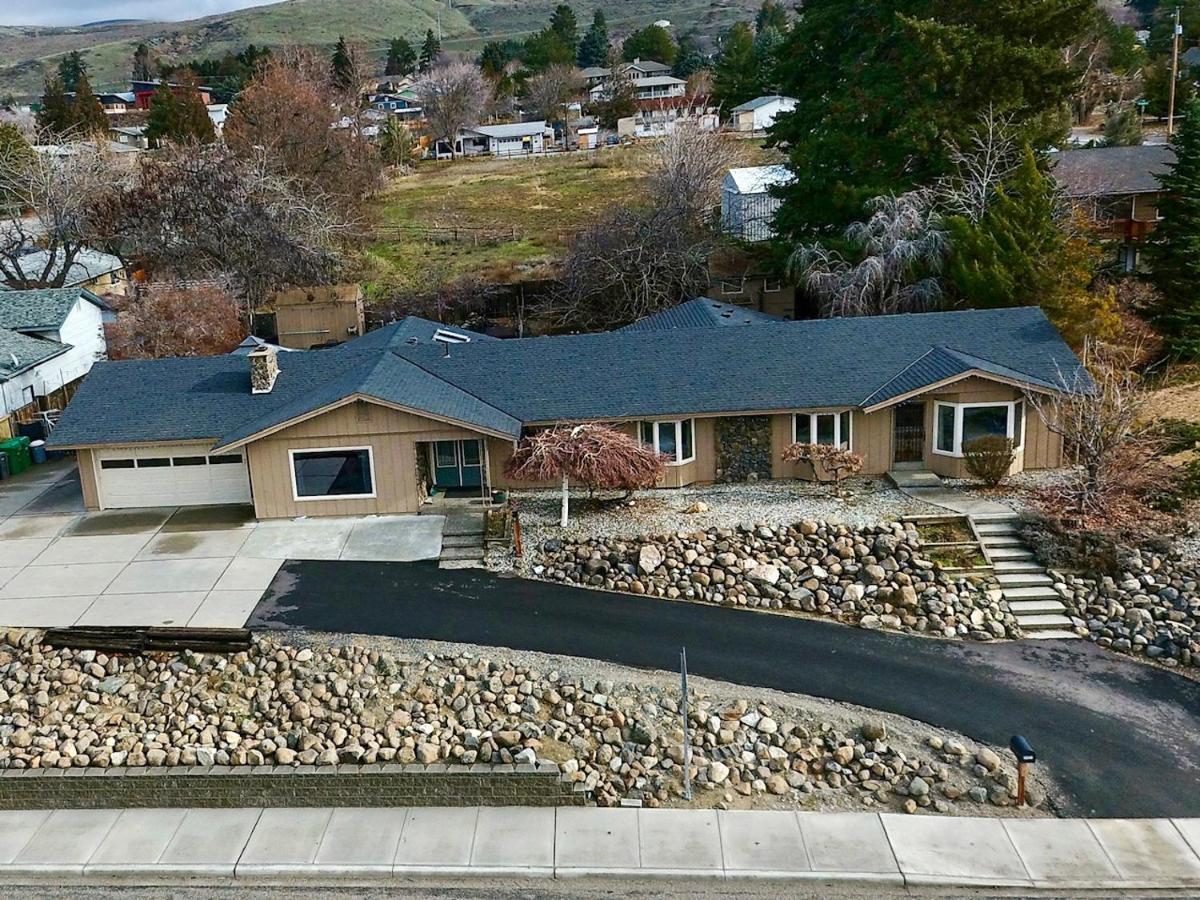 East Wenatchee Oasis 4BR, Pool, Hot Tub, Loop Trail - B&B East Wenatchee