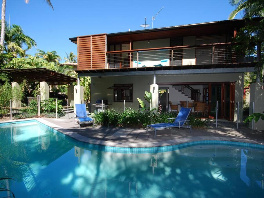 Leilani Tiare - stylish villa on Four Mile Beach - B&B