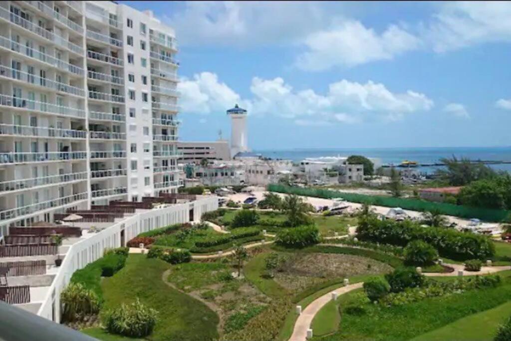 LUXURY CONDO BEACHFRONT - B&B