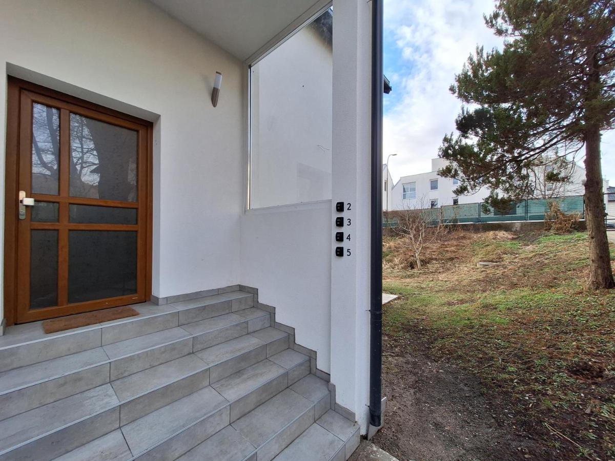 Quiet apartment near Vienna - 60m2 - 24h check-in - for business and family - B&B