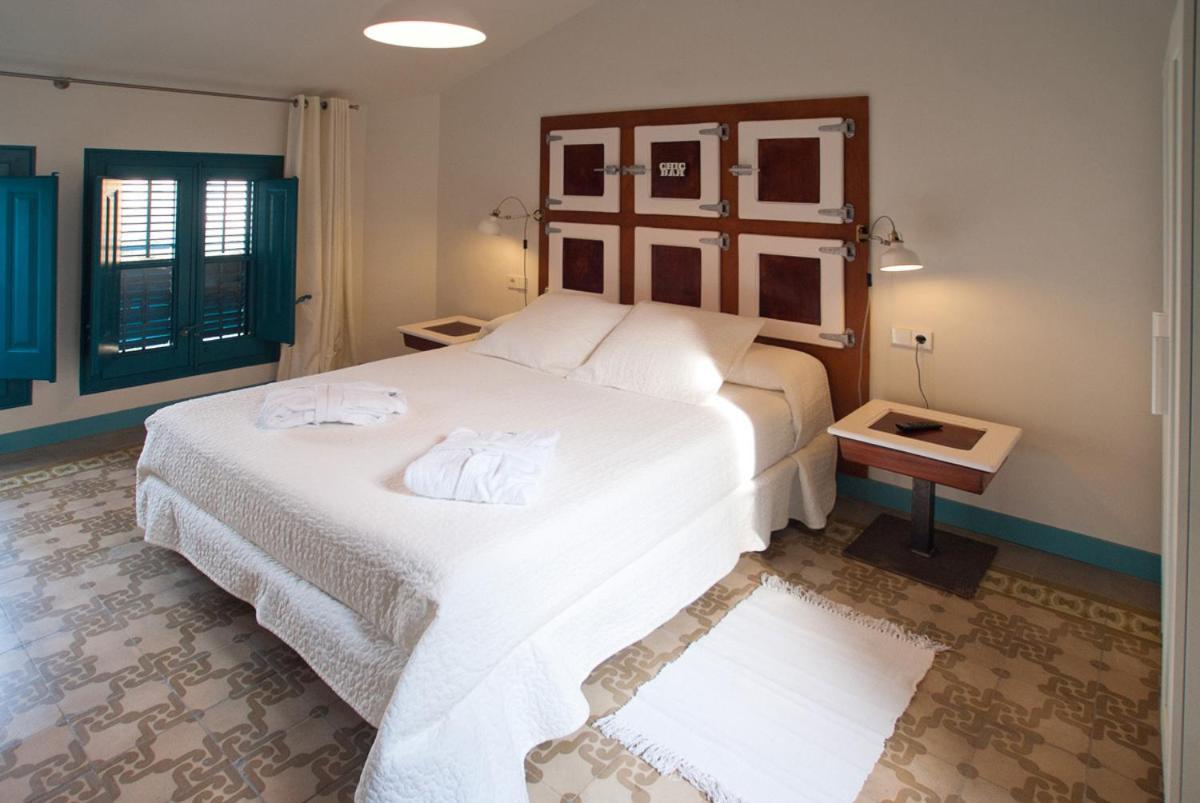 B&B Sant Feliu de Guíxols - Hotel Hostal Chic - Bed and Breakfast Sant Feliu de Guíxols