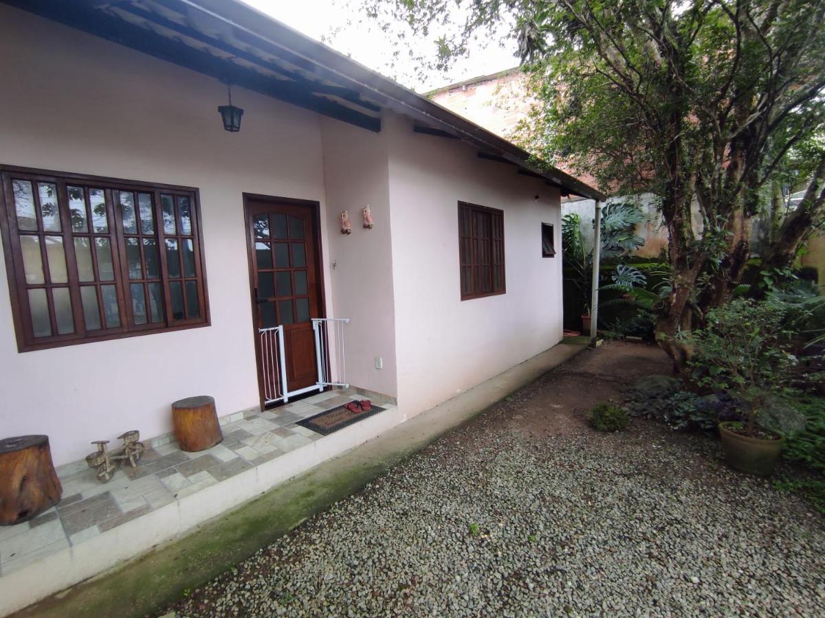 Casa 2 qtos, sendo suíte com cama Queen ar condicionado - B&B Guapimirim