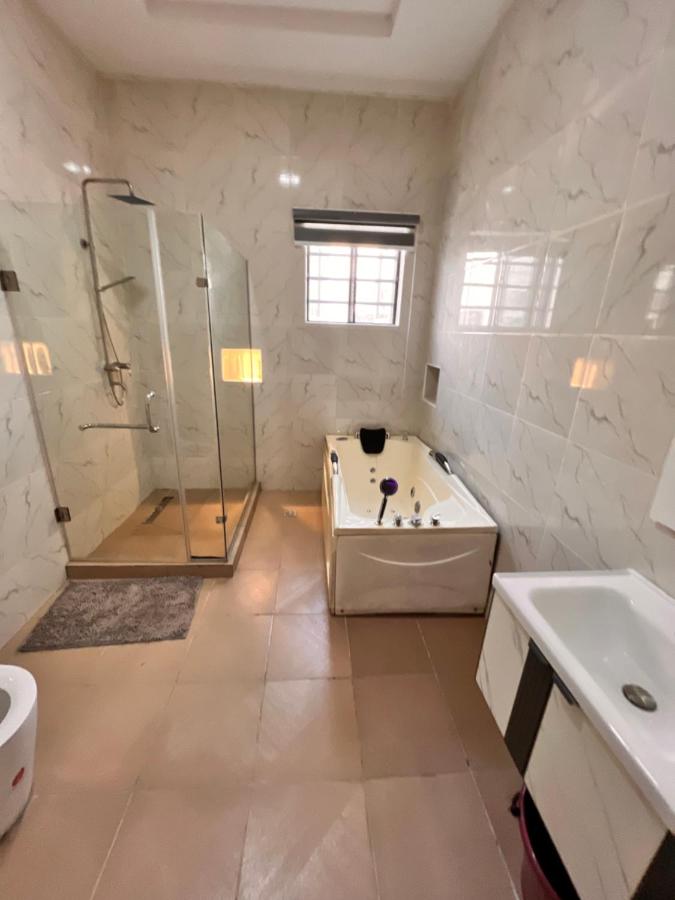 Honeycomb Shortlets - Bed and Breakfast Lagos