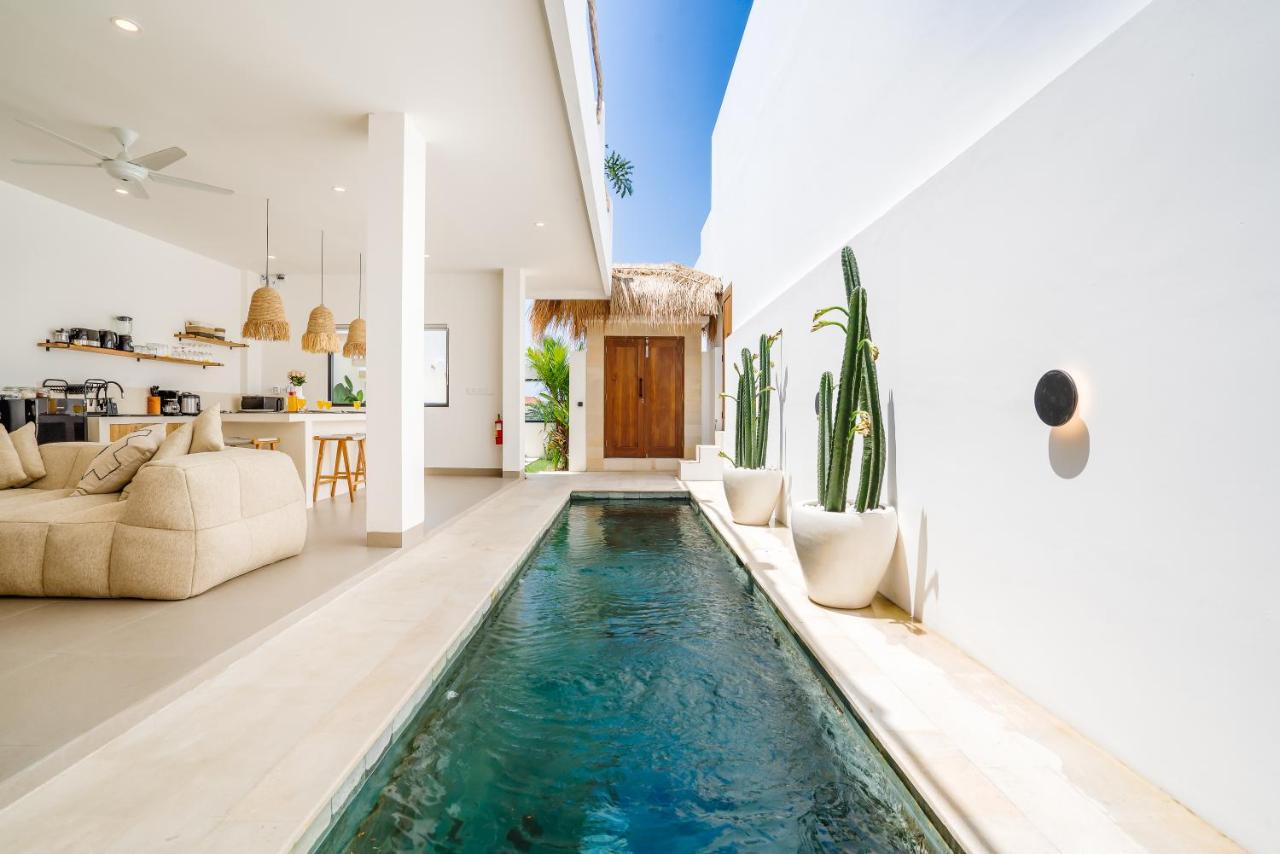 Villa Valentina - 2 bedroom private luxury villa in Canggu quiet area - B&B