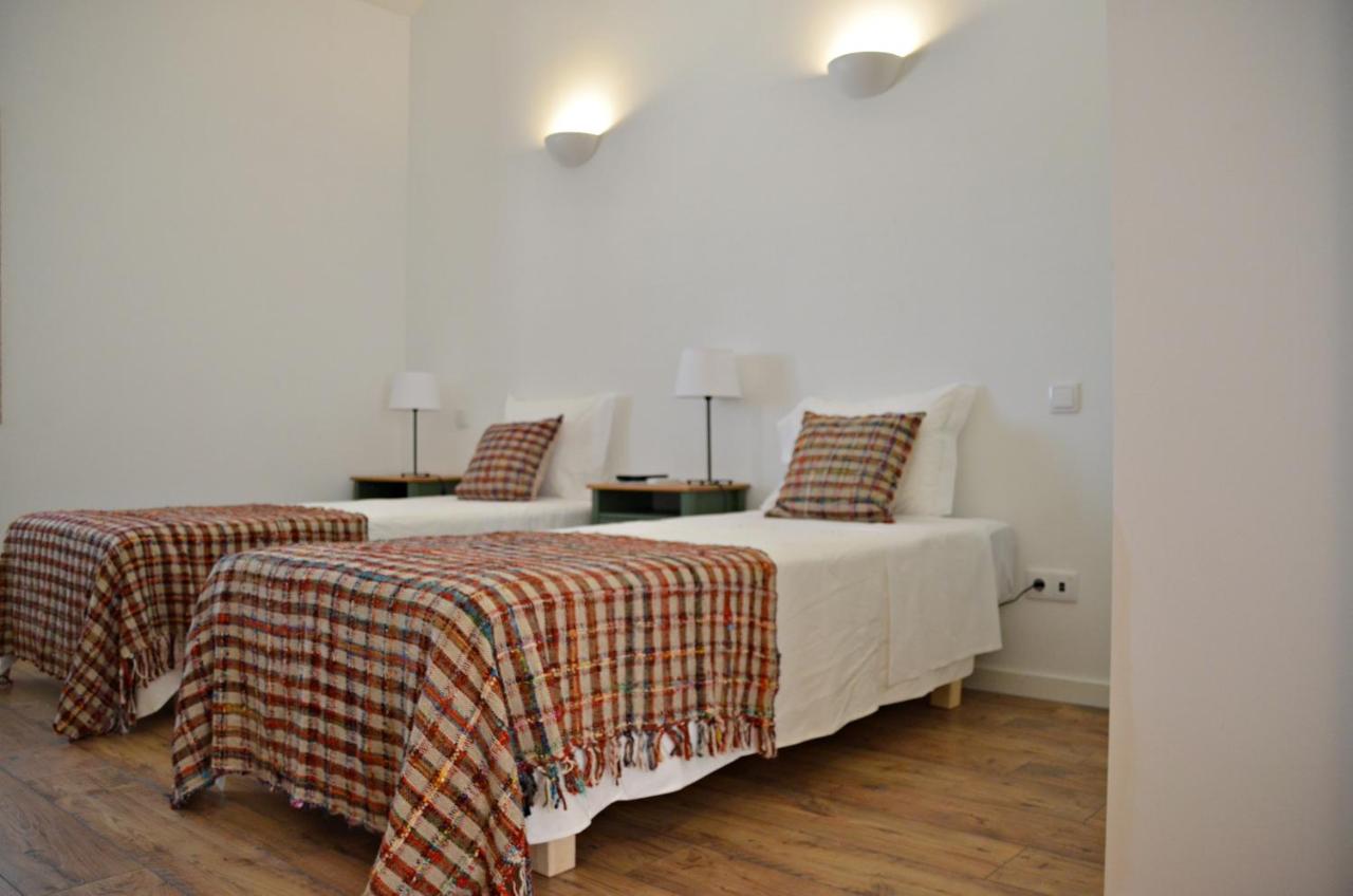 Großes Doppel-/Zweibettzimmer
