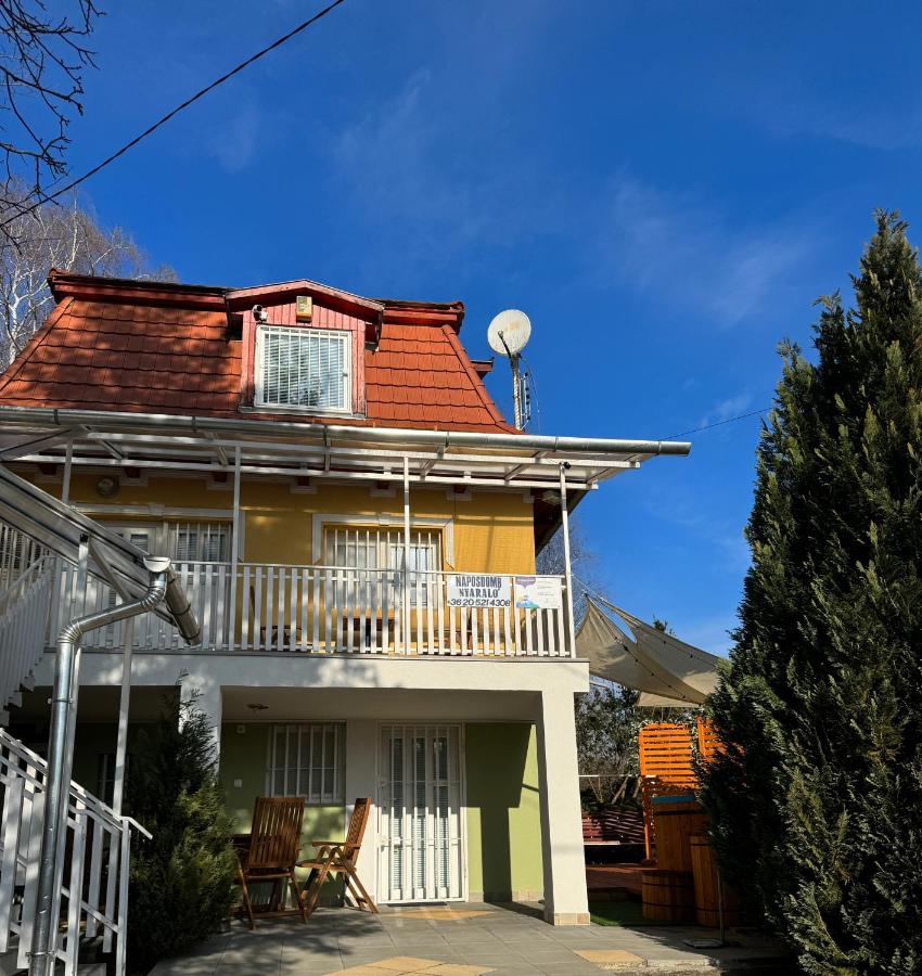 Naposdomb Vendégház - B&B