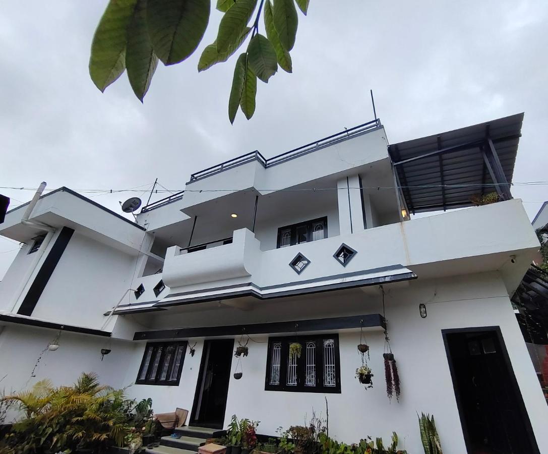Silver Spruce 2BHK Entire Floor Kotagiri - B&B Kotagiri
