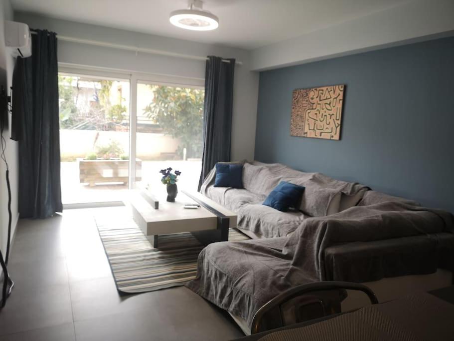 B&B Atene - Ground floor apt. with garden, Timfristou 86 Chalandri - Bed and Breakfast Atene