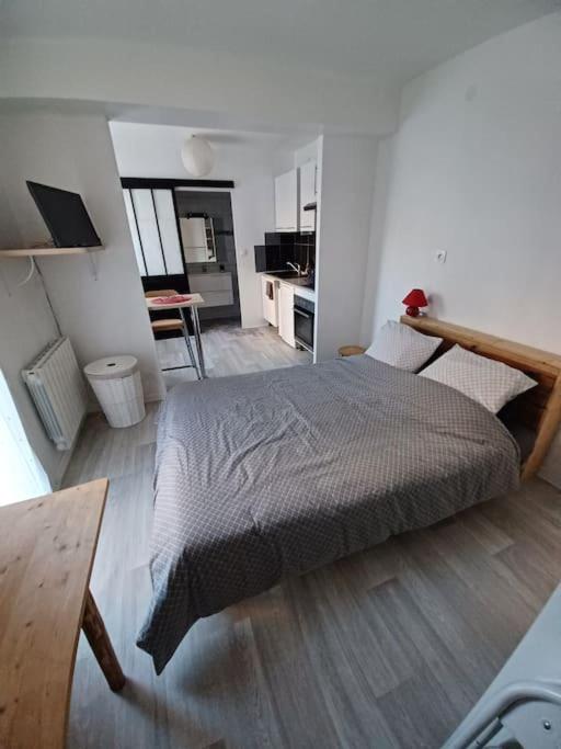 B&B Nîmes - Studio neuf confortable à 10 min à pied de la gare - Bed and Breakfast Nîmes